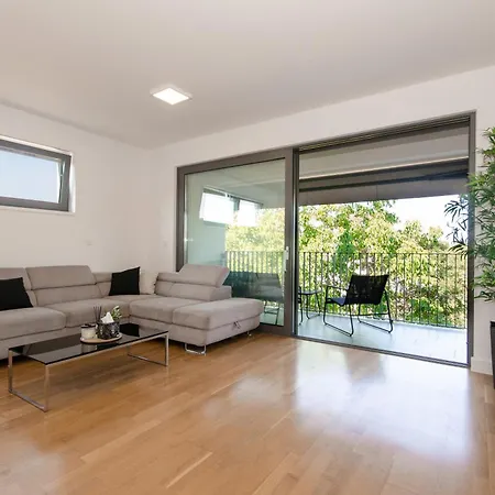 View Διαμέρισμα Ρόβινι