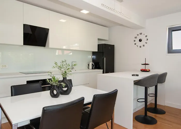 Διαμέρισμα View *